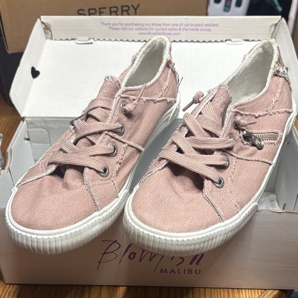 Blowfish Mauve Canvas Lace-Up Sneakers with Frayed Trim